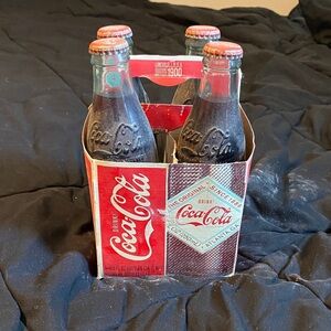 Coca-Cola Vintage Style 6-Pack with Red and White Labels